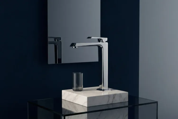 Designerska armatura łazienkowa inspirowana stylem modern classic